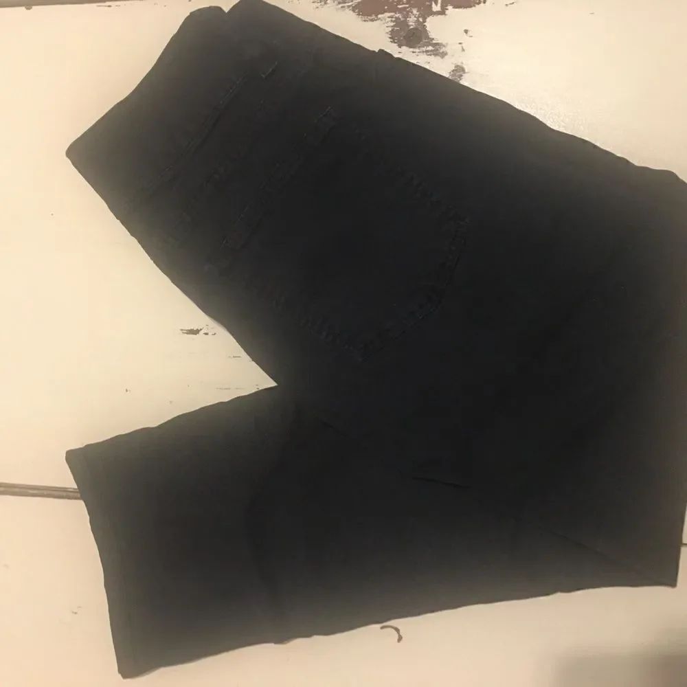 Talbots size 2 black stretch capri pants